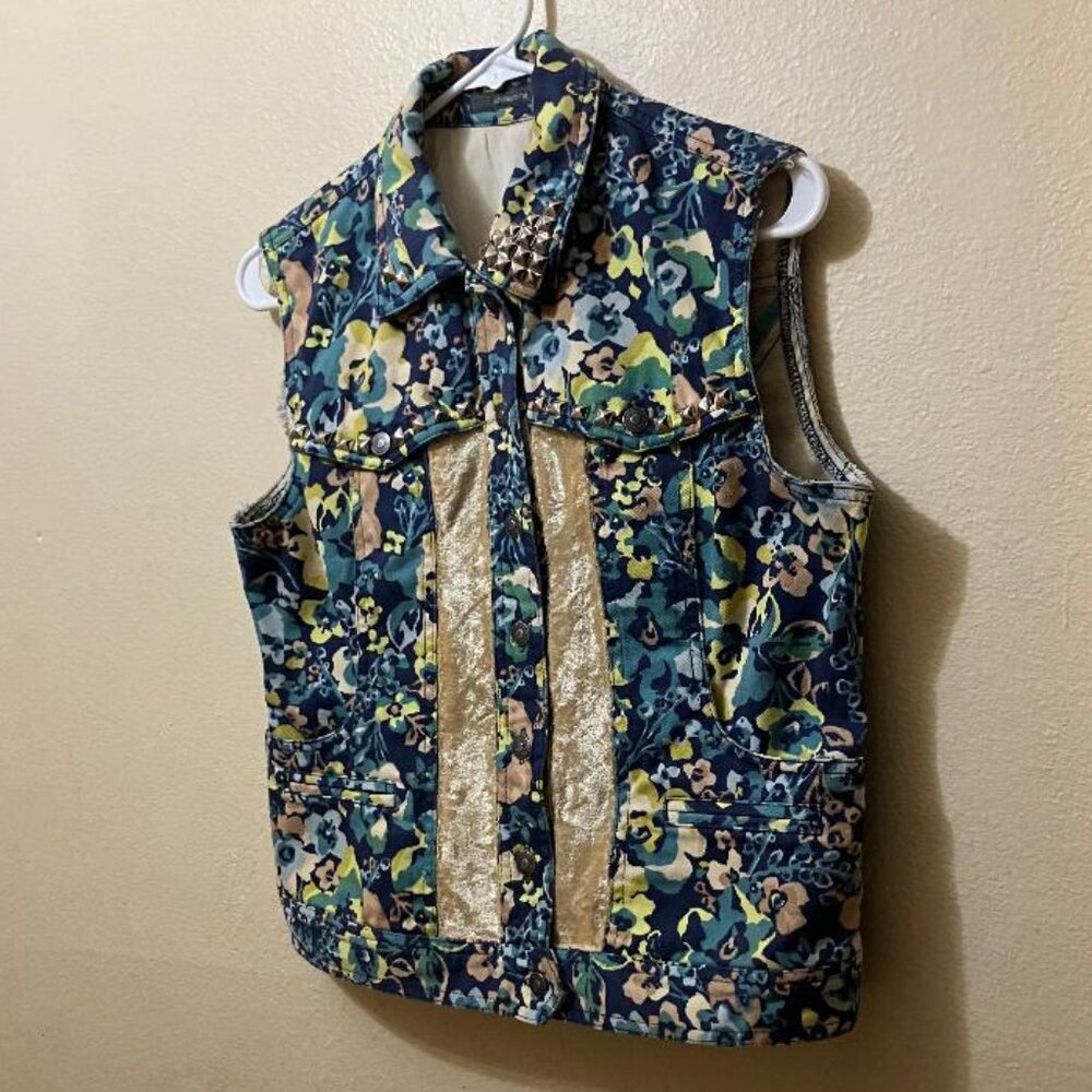 Liz Claiborne Women's Floral Studded Velvet Accent Button Up Vest Size Medium